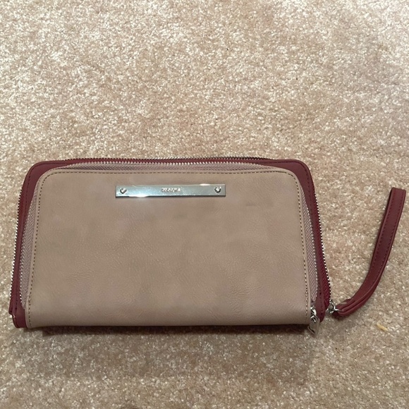 Envelope Clutch/Wristlet - Picture 1 of 1